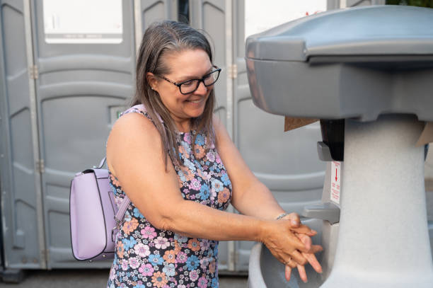Best Porta potty rental near me  in Miami Gardens, FL